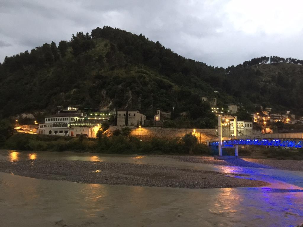 Hotel Kalaja ベラト エクステリア 写真
