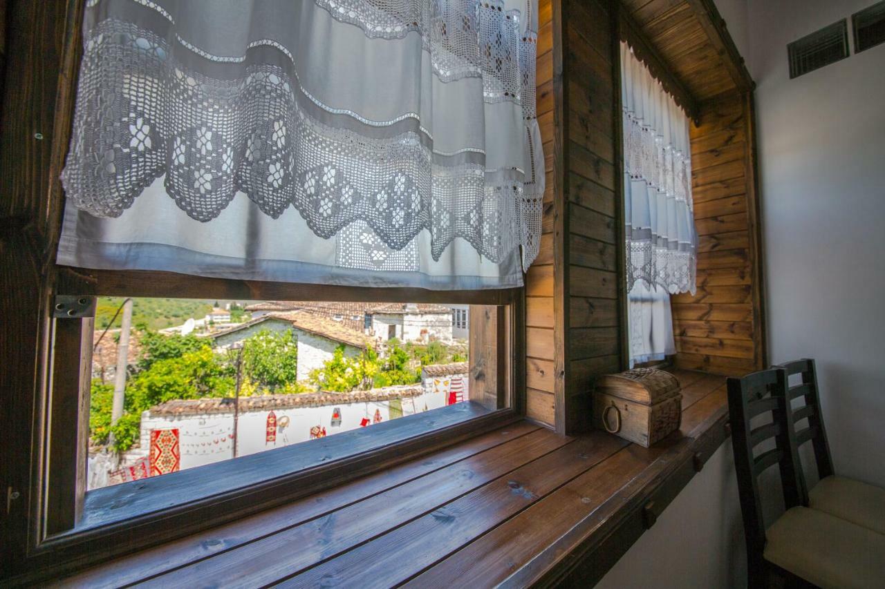 Hotel Kalaja ベラト エクステリア 写真
