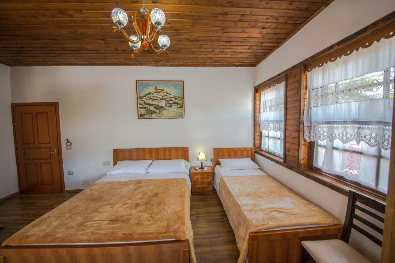 Hotel Kalaja ベラト エクステリア 写真