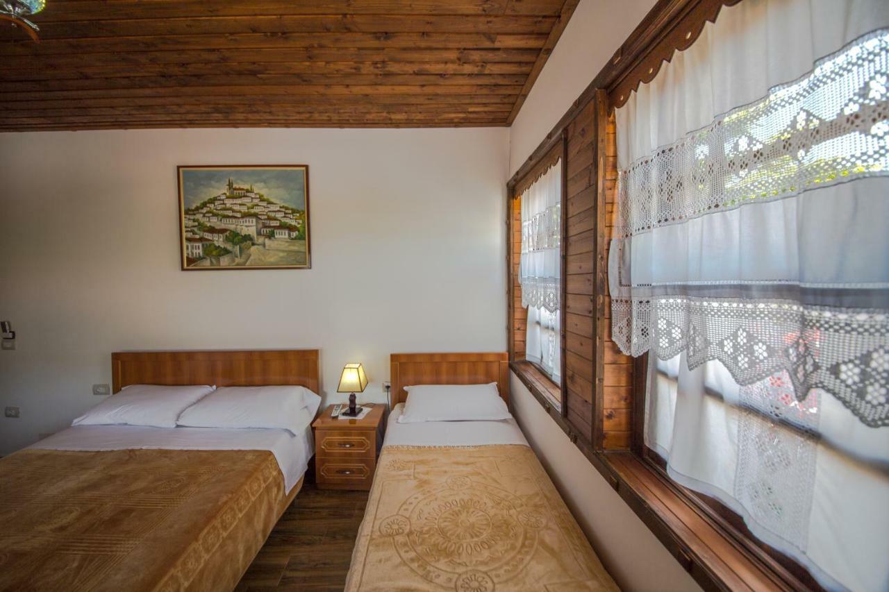 Hotel Kalaja ベラト エクステリア 写真